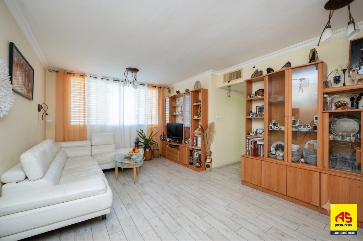 Appartement 4 Pièces à Ha-Mesila Street,  Pardes Hanna-Karkur
